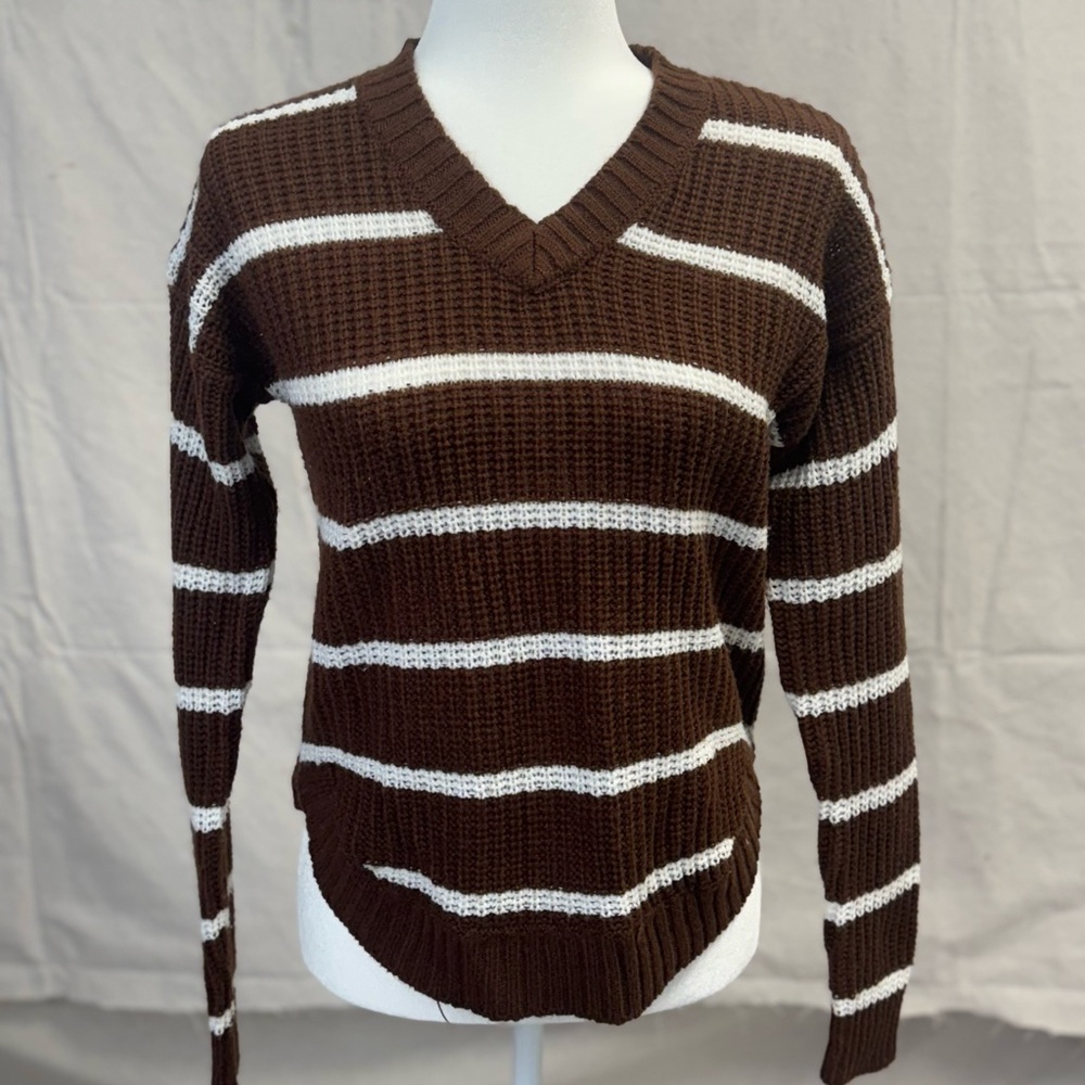 CHNGE Brown and White Knit Sweater